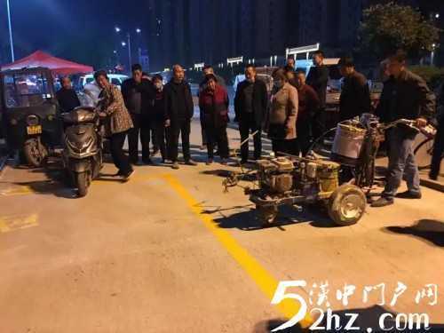 漢臺區(qū)中心城區(qū)統(tǒng)一規(guī)劃設(shè)置了2800個臨時便民市場。