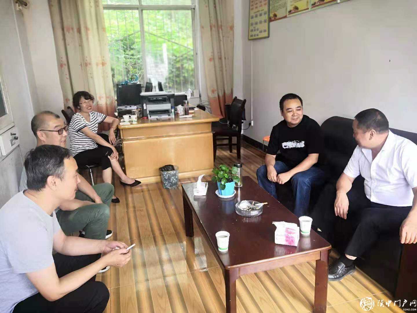 略陽縣國庫支付局慰問鄉(xiāng)村振興工作隊(duì)