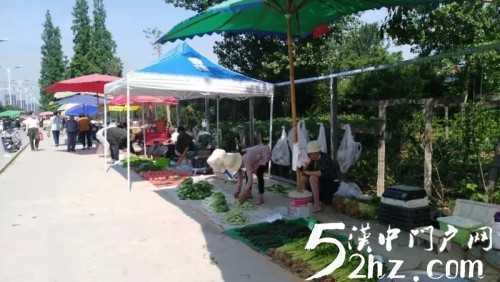 漢臺區(qū)中心城區(qū)統(tǒng)一規(guī)劃設(shè)置了2800個臨時便民市場。