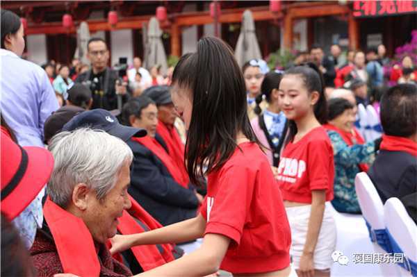 情濃重陽 老少同樂——褒國(guó)康樂園重陽演唱會(huì)”在褒國(guó)古鎮(zhèn)舉行