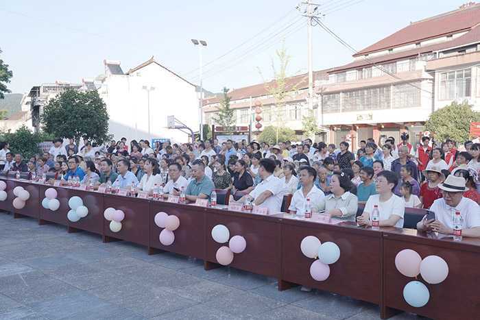 陜西理工大學(xué)“涓涓理工情意，教育賦能鄉(xiāng)村振興”大舞臺(tái)走進(jìn)南鄭兩河鎮(zhèn)