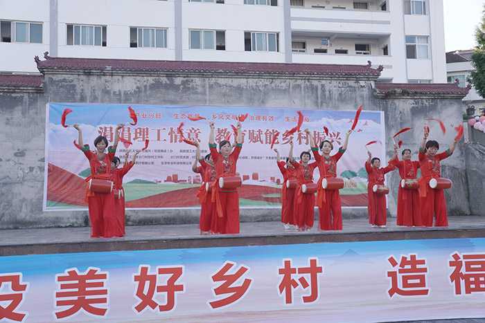 陜西理工大學(xué)“涓涓理工情意，教育賦能鄉(xiāng)村振興”大舞臺(tái)走進(jìn)南鄭兩河鎮(zhèn)