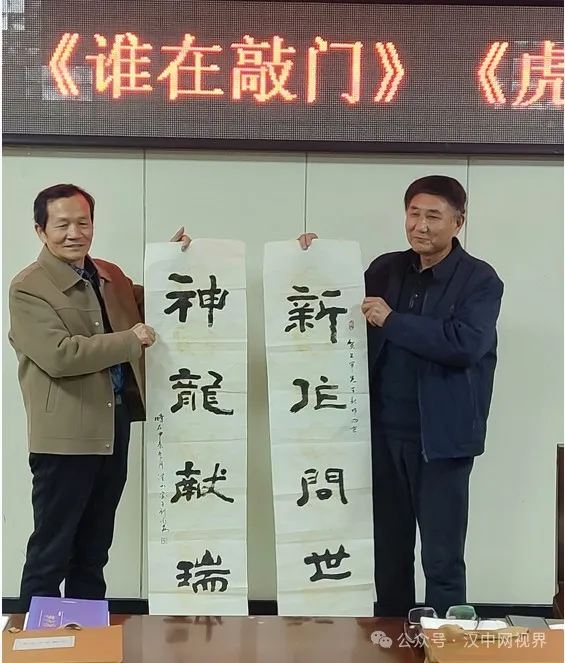 作家朱軍《藍色經(jīng)緯》等三部文學新著發(fā)布座談會召開