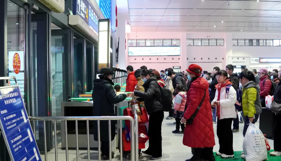 新春走基層｜護(hù)航春運(yùn) 群眾出行有保障