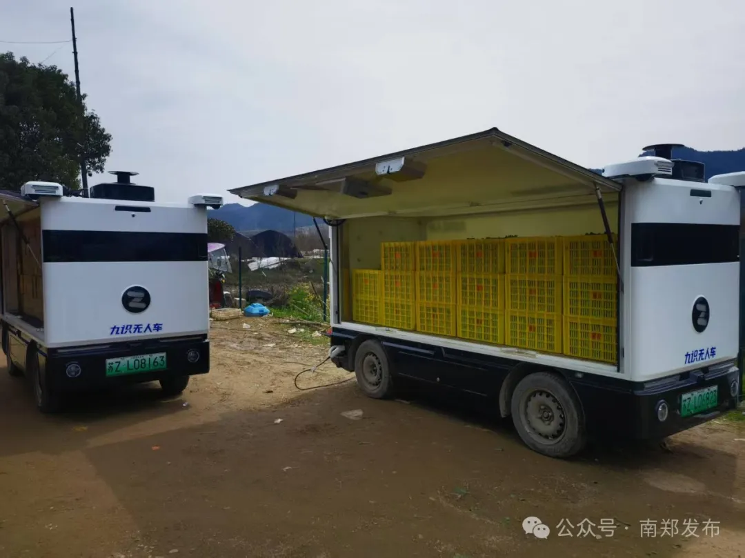 漢中田間地頭出現無人運輸車