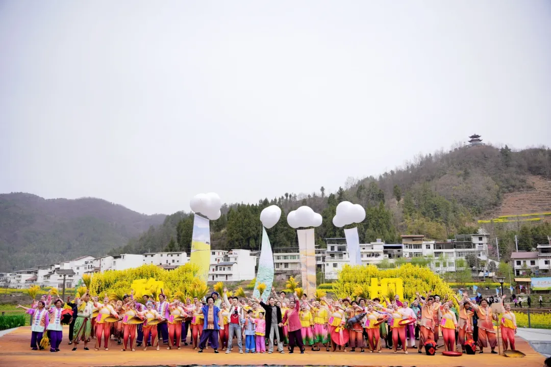 清明打卡黎壩，看《風起巴山》，賞限定花海