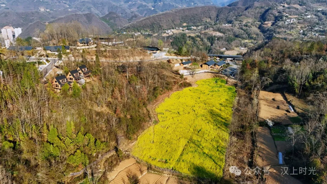 看巴山云海，住獨(dú)棟小院。走進(jìn)鎮(zhèn)巴歡喜山，把自己住在風(fēng)景里。