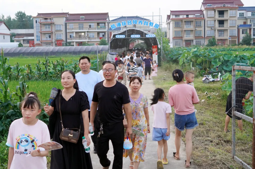 漢臺(tái)鋪鎮(zhèn)第三屆小龍蝦啤酒節(jié)開幕啦！嗨“啤”一“蝦”~