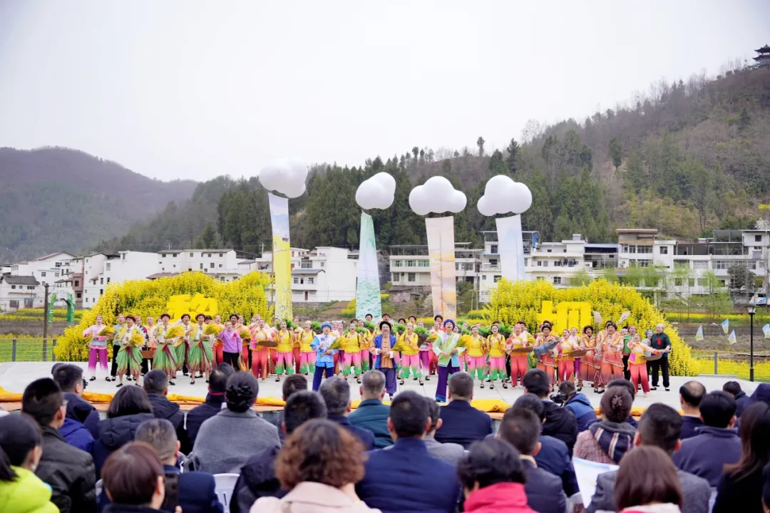 2025年全國春季“村晚”示范展示暨陜南民歌實景劇《風起巴山》首演圓滿落幕！