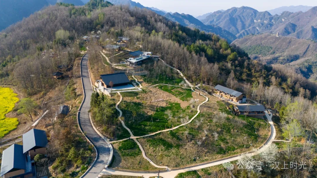 看巴山云海，住獨(dú)棟小院。走進(jìn)鎮(zhèn)巴歡喜山，把自己住在風(fēng)景里。