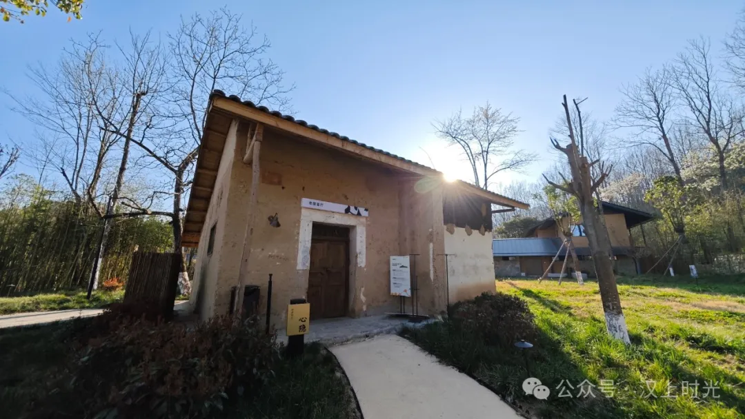 看巴山云海，住獨(dú)棟小院。走進(jìn)鎮(zhèn)巴歡喜山，把自己住在風(fēng)景里。