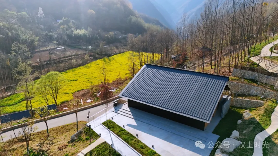 看巴山云海，住獨(dú)棟小院。走進(jìn)鎮(zhèn)巴歡喜山，把自己住在風(fēng)景里。