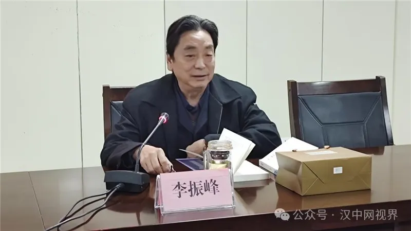 作家朱軍《藍色經(jīng)緯》等三部文學新著發(fā)布座談會召開