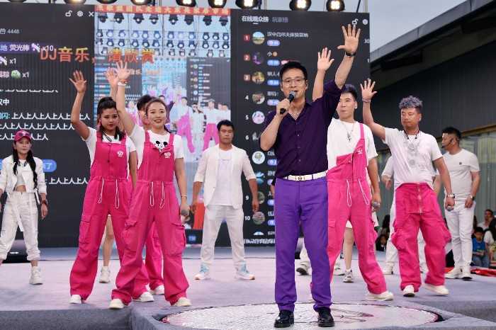 城固縣“文藝助企 網紅活商”直播盛典人氣爆棚
