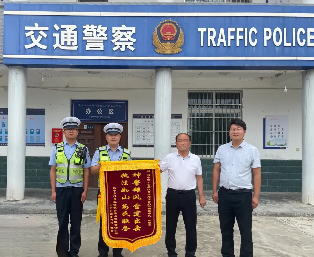 漢中一車主將消防栓撞壞后逃逸，五小時左右被鎖定！