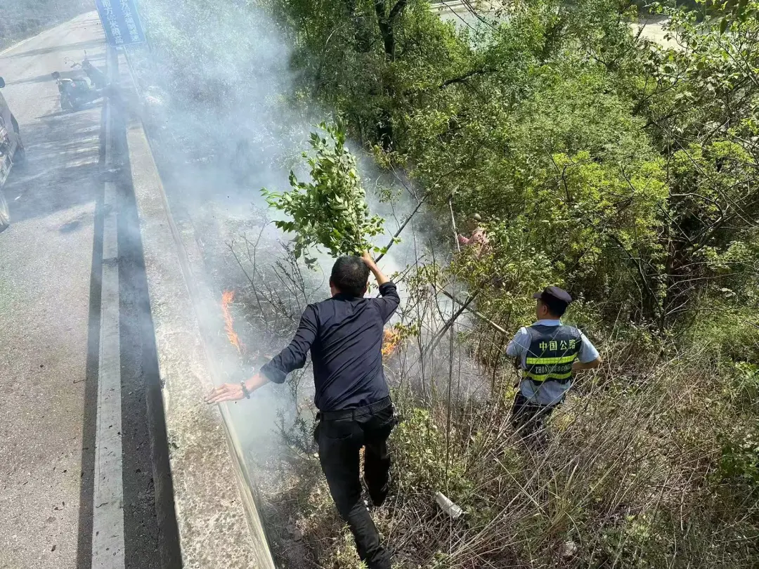 35分鐘火速撲滅！公路人變身消防員 →