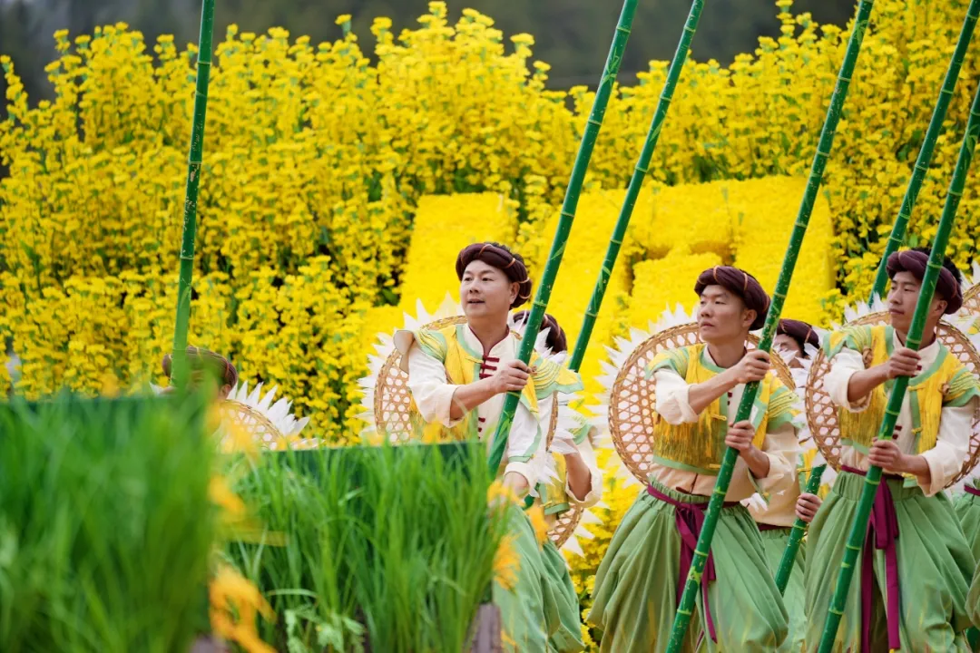 2025年全國春季“村晚”示范展示暨陜南民歌實景劇《風起巴山》首演圓滿落幕！