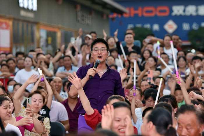 城固縣“文藝助企 網紅活商”直播盛典人氣爆棚